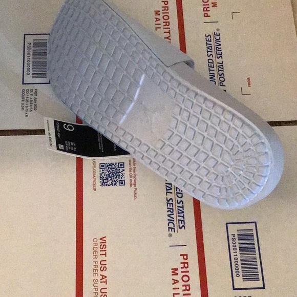 ONLY ONE RIGHT FOOT JORDAN SANDAL - Picture 6 of 8